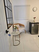 Caja de seguridad en la habitación, cortinas blackout y wifi gratis 