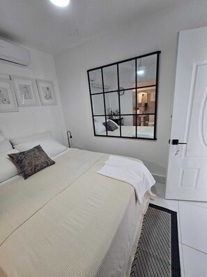 In-room safe, blackout drapes, free WiFi