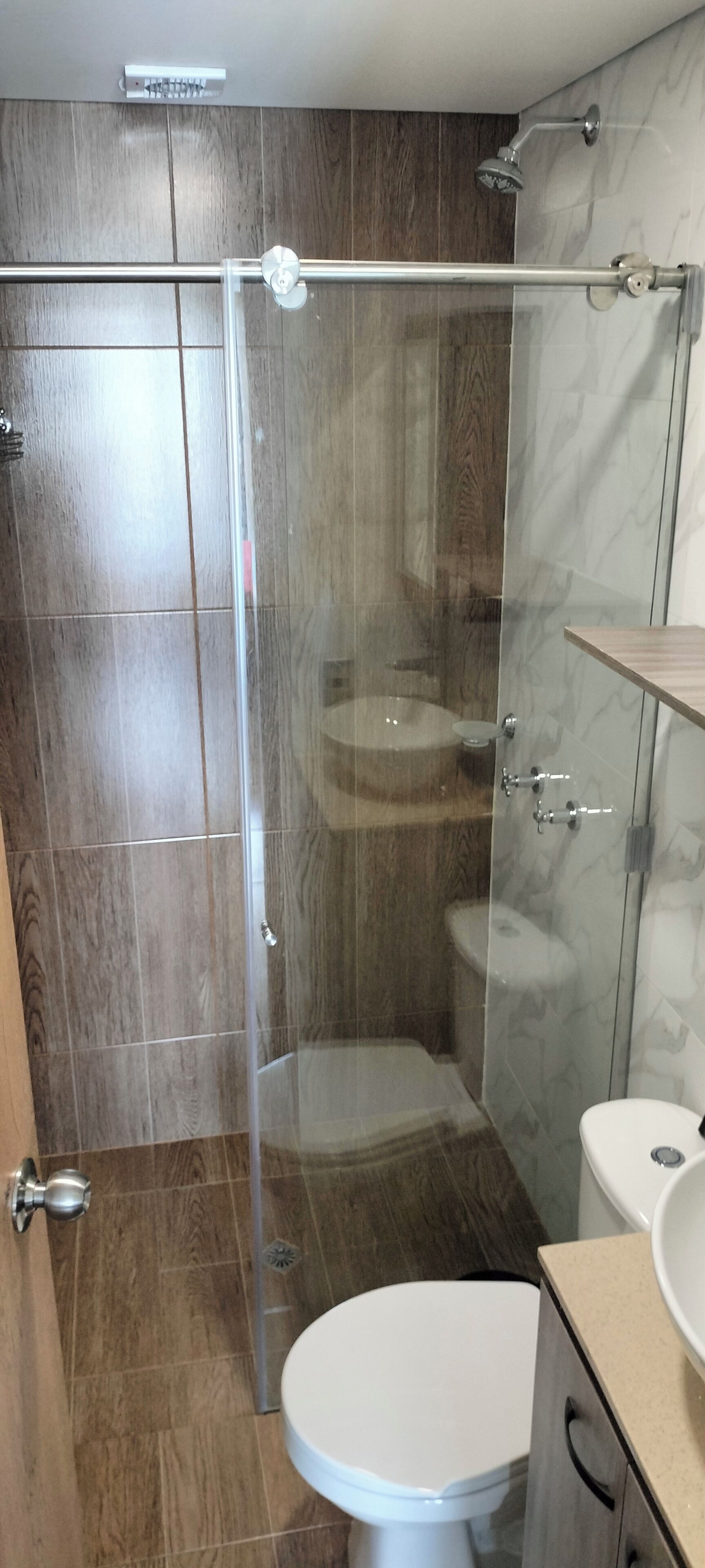Apartamento ejecutivo | Baño | Ducha, toallas, jabón y champú