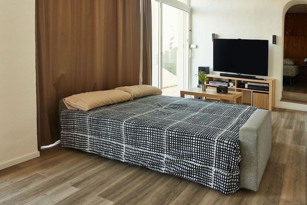 House in the mountains, with views and swimming pool, 15 min from