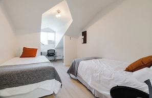 Single Room, 2 Twin Beds, Shared Bathroom (#31) | Hypo-allergenic bedding, free WiFi, bed sheets