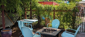 Accommodating Casa in quiet neighborhood, close to Old Town, Zoo. 