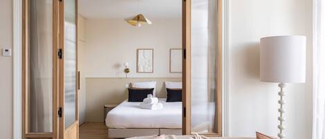 2 slaapkamers, een strijkplank/strijkijzer, gratis wifi, beddengoed