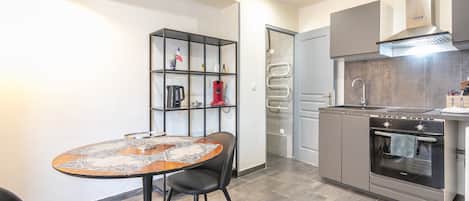 Fridge, microwave, oven, coffee/tea maker