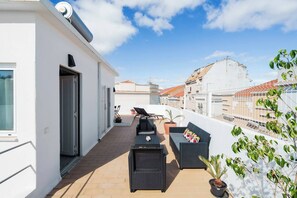 Terrace/patio - This apartment is a 3 bedroom(s), 1 bathrooms, located in Portimão, Faro. (Portimao)