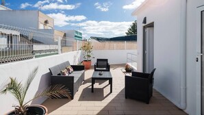 Terrace/patio - This apartment is a 3 bedroom(s), 1 bathrooms, located in Portimão, Faro. (Portimao)