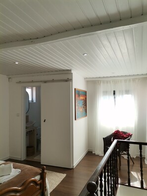 1 bedroom, iron/ironing board, travel cot, WiFi