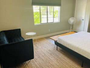 1 bedroom, iron/ironing board, WiFi, bed sheets - Quiet studio in New Port Richey Downtown. Apartment B (New Port Richey)