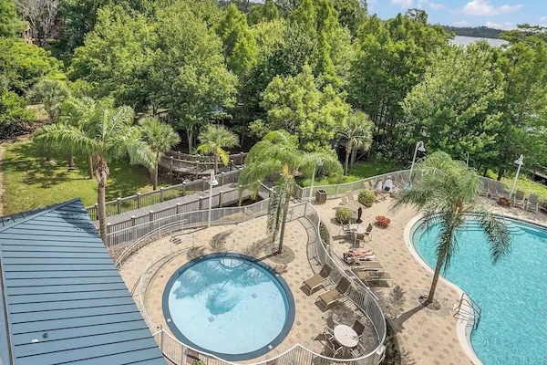 Piscina all'aperto, una piscina riscaldata