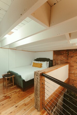 4 bedrooms, desk, iron/ironing board, free WiFi