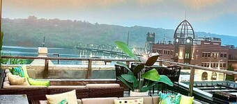 Lumberjack Inn 2300 sq.ft in DT with a rooftop