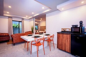 Grand-Suite, 2 Schlafzimmer, Whirlpool | Mikrowelle