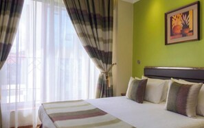 9 bedrooms, WiFi, bed sheets