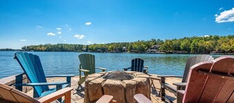 Luxurious Lakefront Retreat