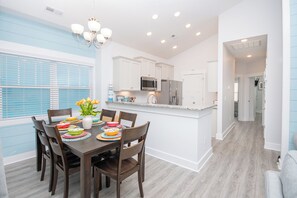 Dining - 5 Min Walk to Beach, Patio , 7 Min Drive to Boardwalk (Myrtle Beach)