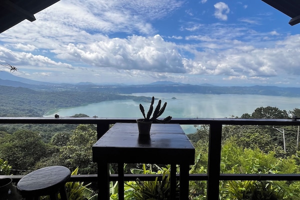 Camera Basic, patio, vista lago | Wi-Fi gratuito