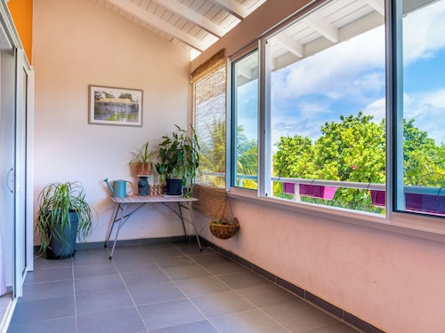 Appartement Orchid dan duplex moderne petite vue mer, plage accessible à pied