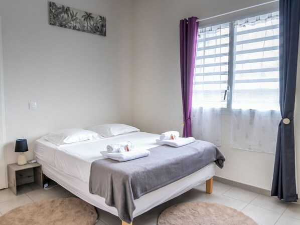 3 bedrooms, travel cot, WiFi, bed sheets