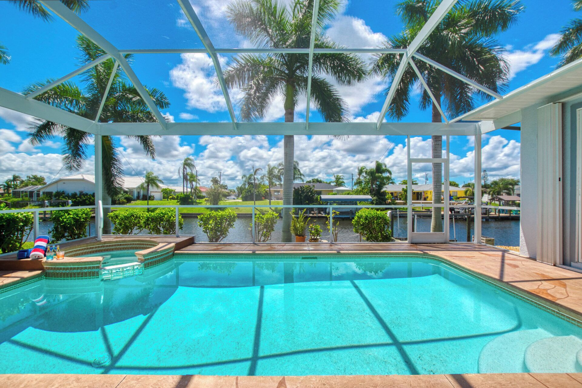 Een verwarmd zwembad