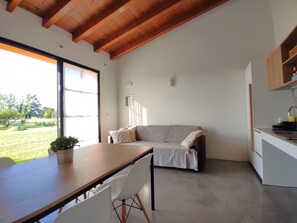 Living area - La Crosona 1 Accessible Apartment in the Countryside (Lazise)