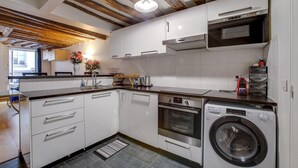Kaffetrakter/tekoker, kjøleskap, mikrobølgeovn og ovn
