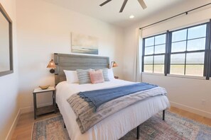 7 bedrooms, desk, iron/ironing board, free WiFi