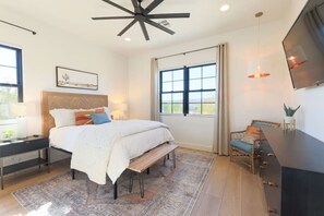 5 bedrooms, desk, iron/ironing board, travel crib