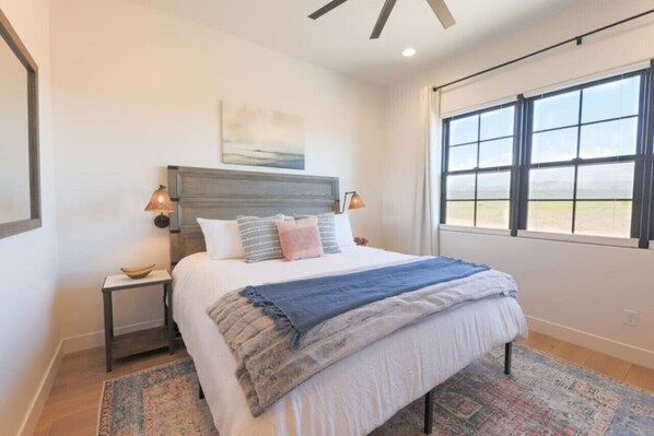 5 bedrooms, desk, iron/ironing board, travel crib