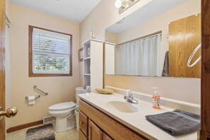 タオル、石鹸、シャンプー、トイレットペーパー