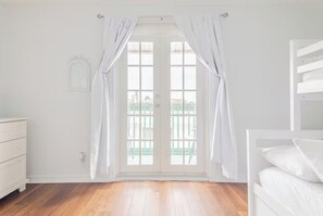 3 bedrooms, desk, iron/ironing board, travel cot - Beachside 3BR Townhouse with Patio, Grill & Bikes! (Lauderdale-by-the-Sea)