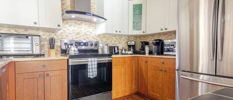 Refrigerador, microondas, horno, placa de cocina