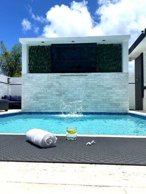 Piscine extérieure, piscine chauffée