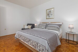1 chambre, fer et planche à repasser, Wi-Fi, draps fournis