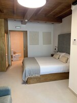 Habitación doble | Decoración individual, mobiliario individual, cortinas opacas