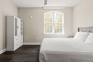 1 bedroom, iron/ironing board, bed sheets, wheelchair access