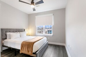 2 chambres, fer et planche à repasser, literie fournie