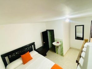 8 habitaciones, wifi y ropa de cama 