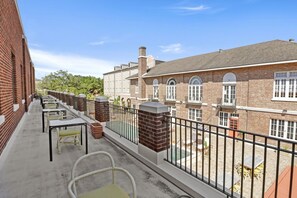 Outdoor dining - Chic 1BR Suite with Local Charm in New Orleans (New Orleans)