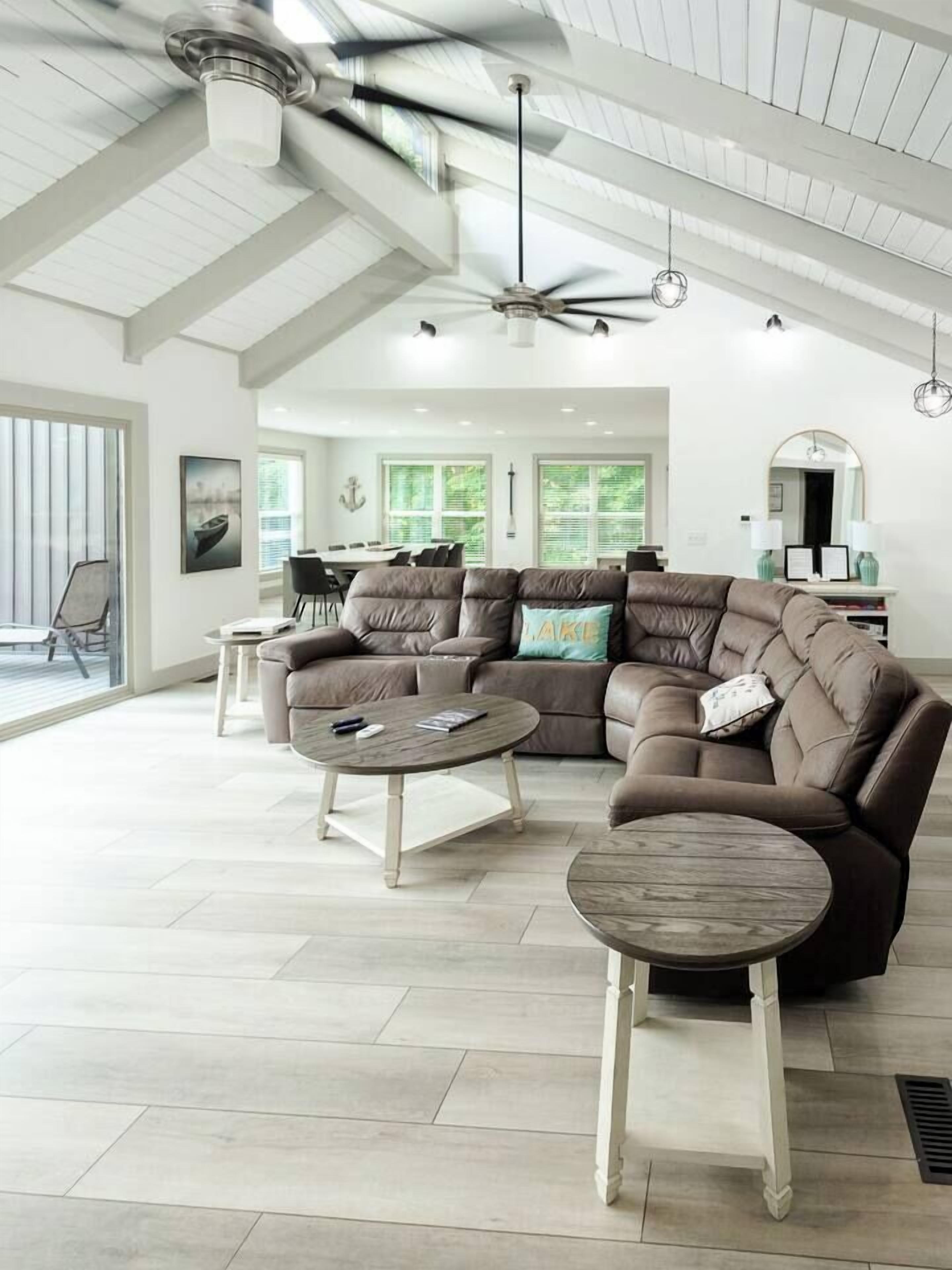 Fernseher, Tischtennisplatte