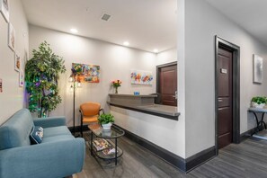 Lobby - Modern 2BR Retreat Close to New Orleans Nightlife (New Orleans)