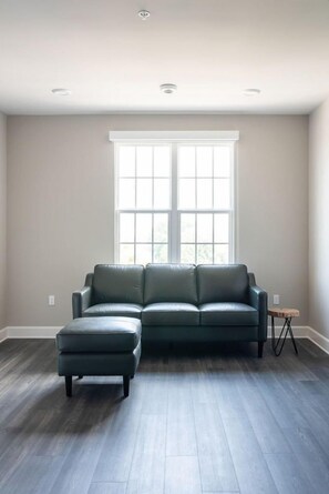 TV - Bright 2BR Suite in New Orleans with Easy Access to Sites (New Orleans)