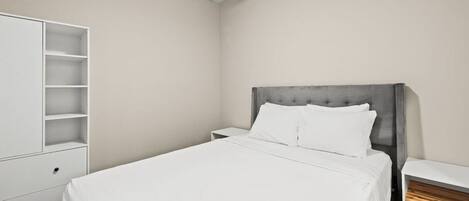 2 Schlafzimmer, Bügeleisen/Bügelbrett, Bettwäsche