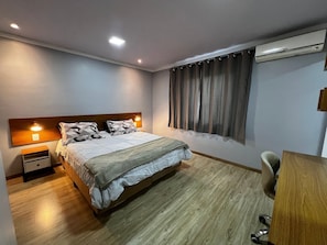 Premium-Haus | 2 Schlafzimmer, hochwertige Bettwaren, Schreibtisch, kostenloses WLAN