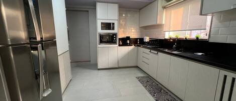 Premium House | Private kitchen | Fridge, microwave, cookware/dishes/utensils, dining table