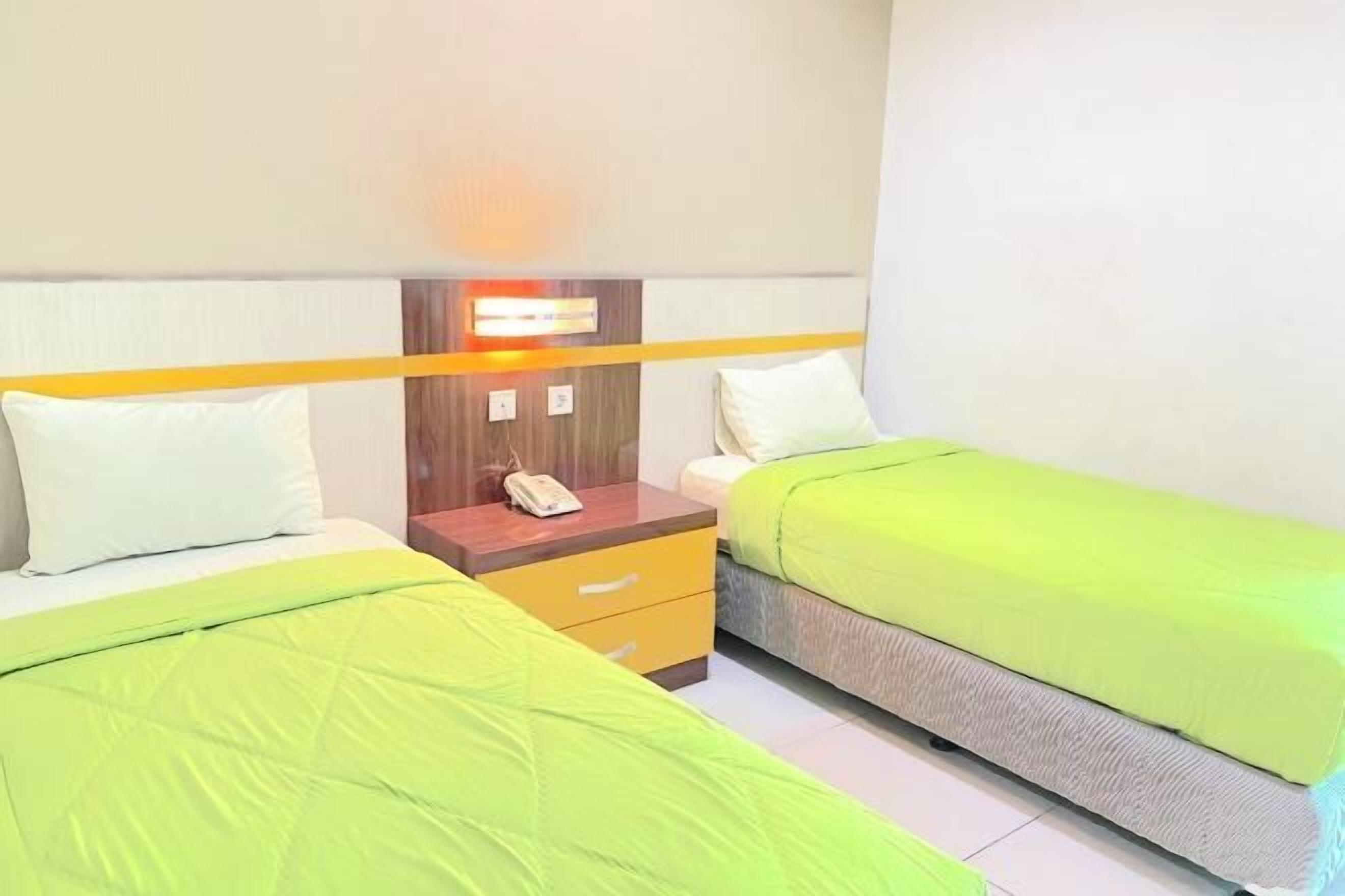 Bureau, espace de travail pour ordinateur portable