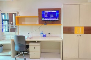 Escrivaninha, espaço de trabalho para notebook, quartos à prova de som