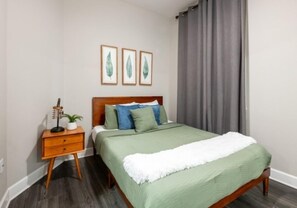 3 bedrooms, iron/ironing board, bed sheets