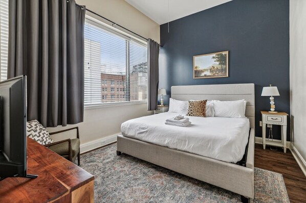 2 bedrooms, iron/ironing board, bed sheets - The Common Luxe Living: 2BR Escape (New Orleans)