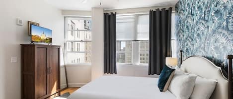 1 habitación, tabla de planchar con plancha y ropa de cama
