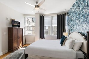 1 slaapkamer, een strijkplank/strijkijzer, beddengoed